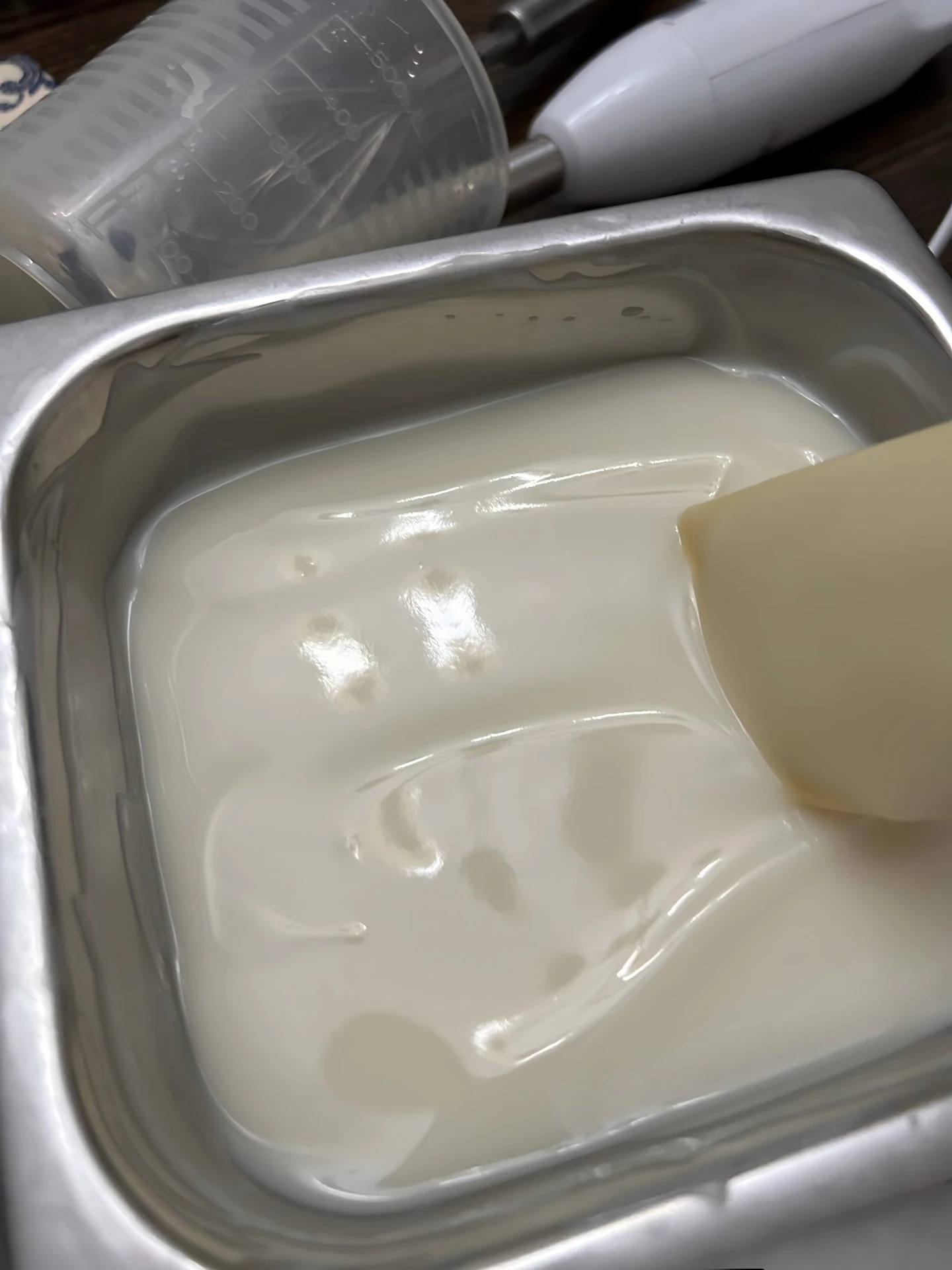 Clear and white melt and pour soap bases with colorants and molds